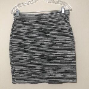 Loft Women’s S Small Black and White Striped Stretchy Soft Mini Pencil Skirt